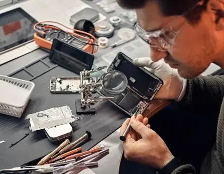 Portada de Cursos completos de reparación de móviles