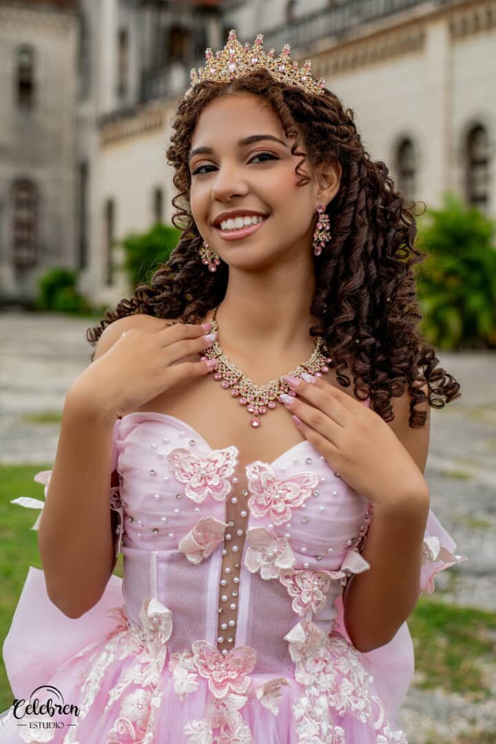 Portada de Estudio Fotográfico Celebren: Oferta especial para quinceañeras