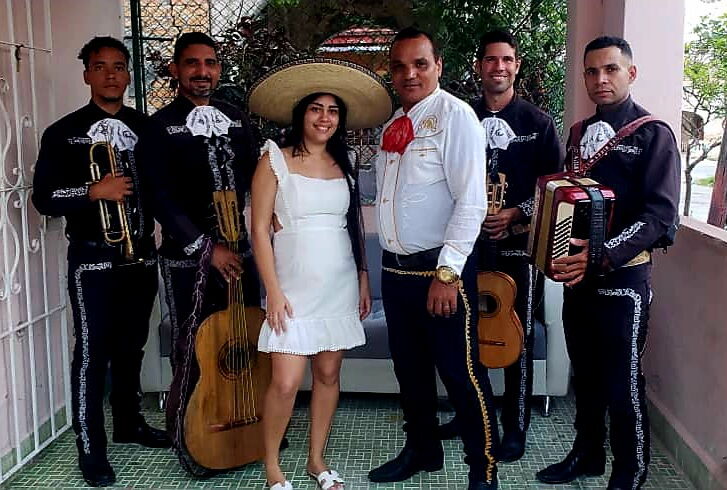 Portada de Mariachis para serenata a mamá - Elegancia y exclusividad