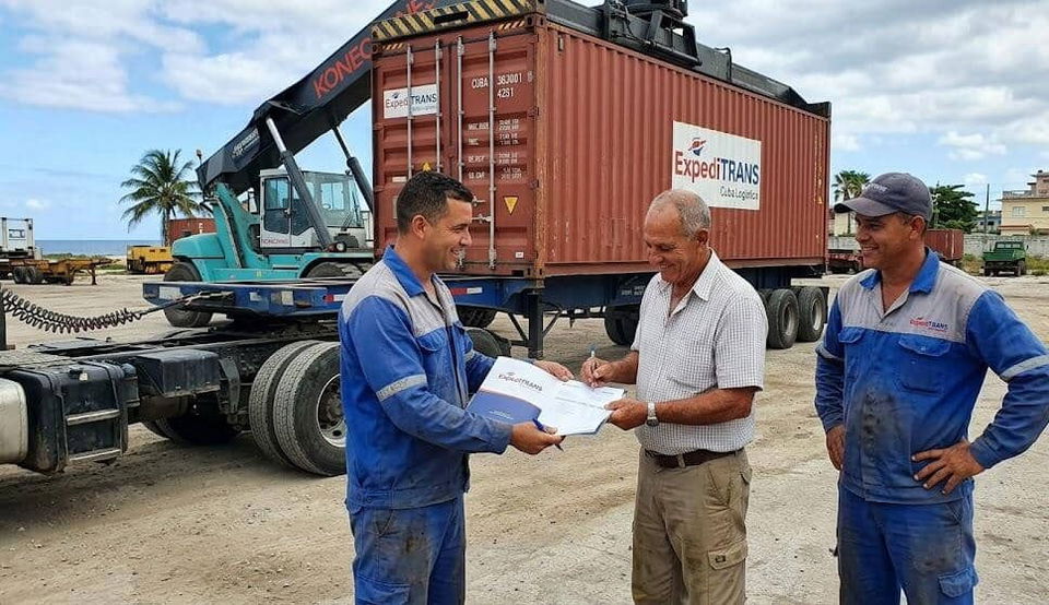Portada de ExpediTRANS - Transporte de Contenedores y Logística Pesada