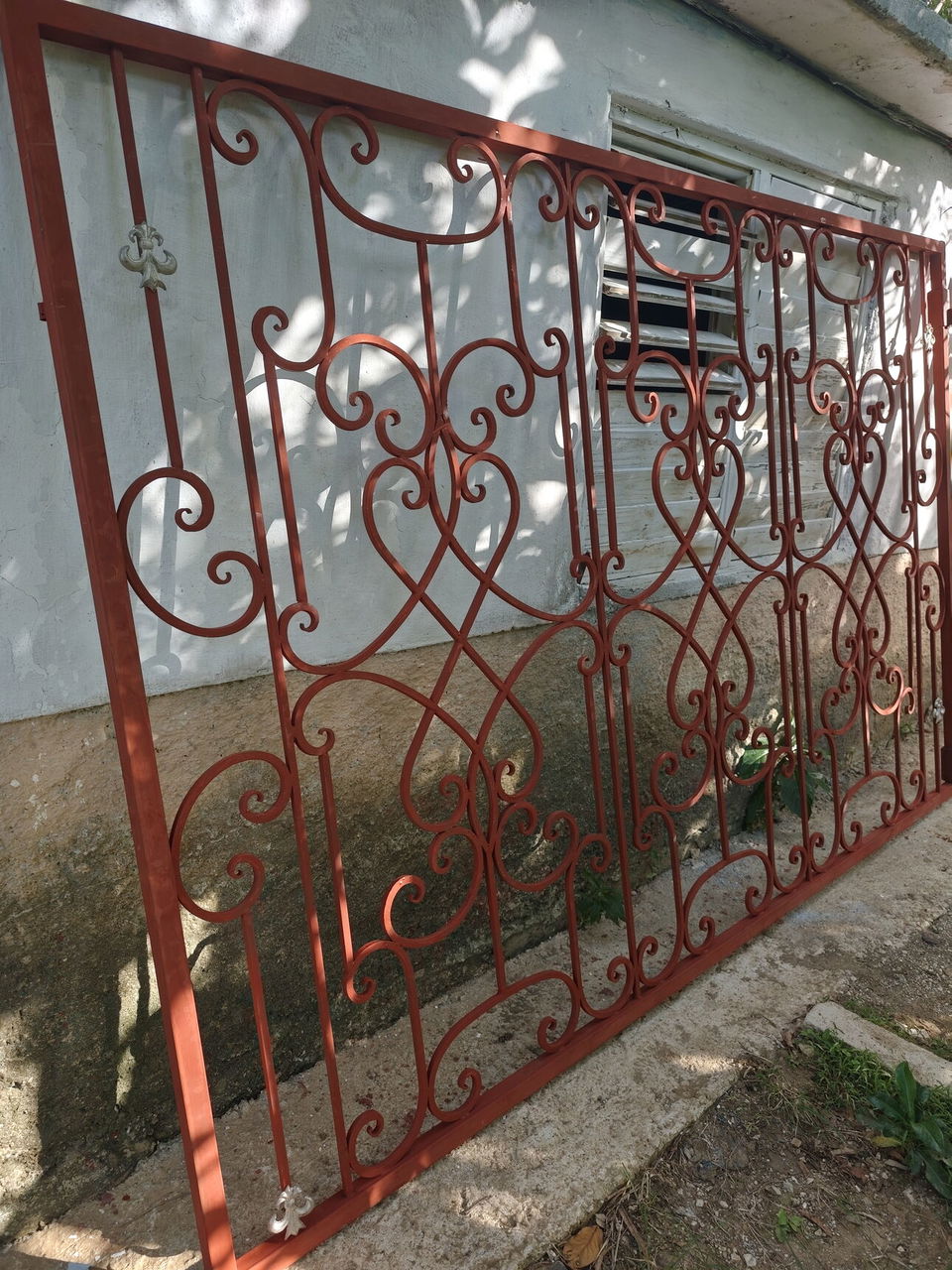 Portada de Servicio profesional de herrería: puertas, ventanas, rejas y más