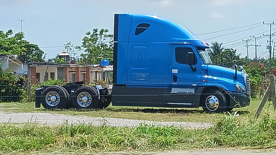 Portada de Transporte de mercancías a todo Cuba