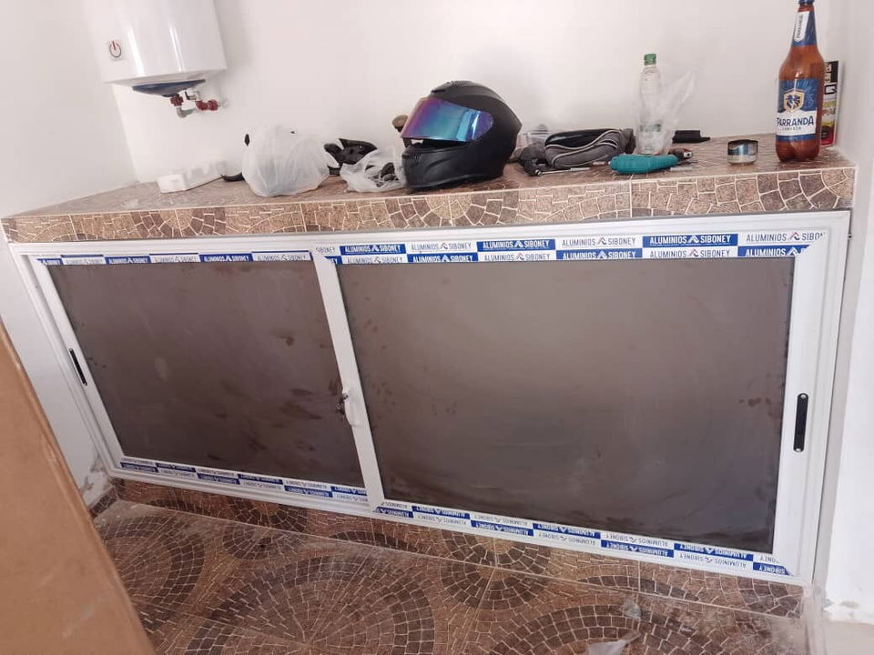 Portada de Carpintería de aluminio y cristal: puertas, ventanas, mamparas y más