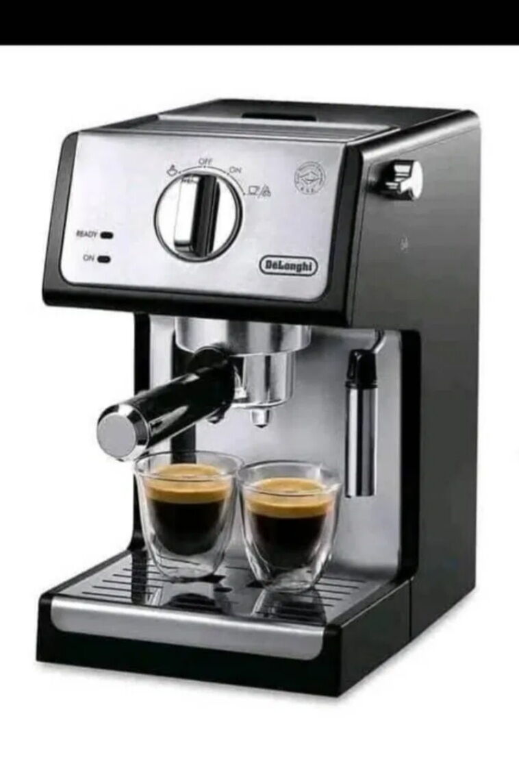 Portada de Reparación y mantenimiento de cafeteras eléctricas profesionales y domésticas con bomba