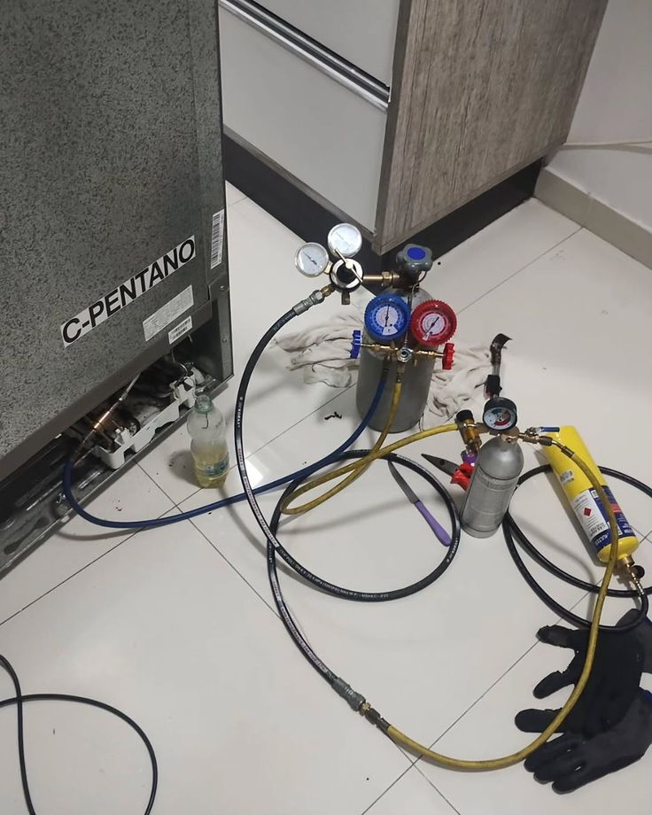 Portada de Clima y refrigeración: mantenimiento, reparación y sistemas inverter