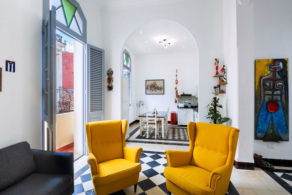 Portada de Fotógrafo profesional para interiores de casas de renta, hostales y hoteles