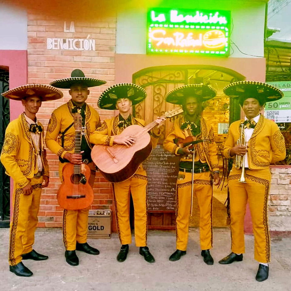 Portada de Mariachi reguetonero en La Habana: música para toda ocasión