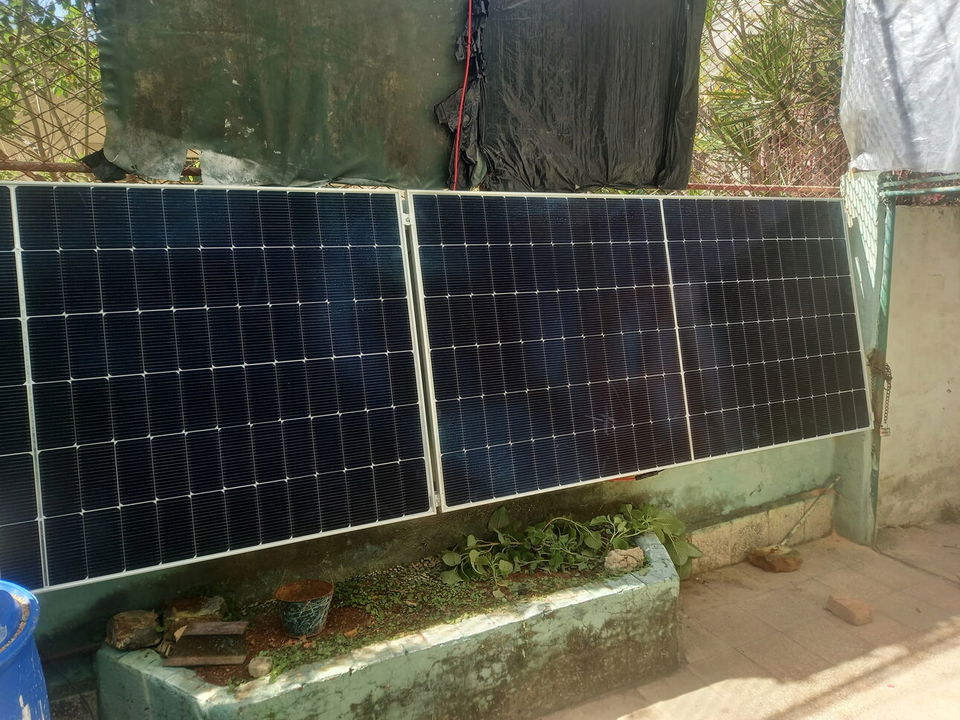 Portada de Instalación profesional de paneles solares, puertas automáticas, alarmas y cámaras
