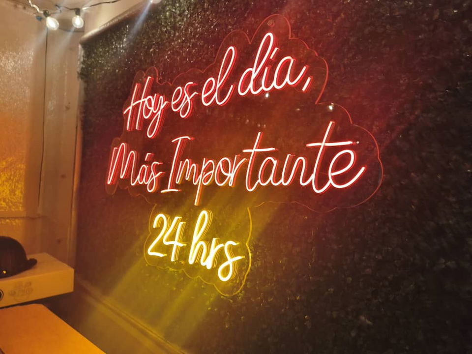 Portada de Carteles Luminosos de Neón Flex y Señalética Personalizada