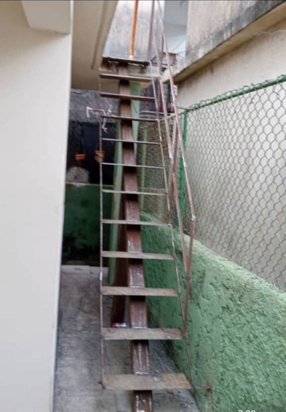 Portada de Escaleras de hierro a medida en Cotorro, La Habana