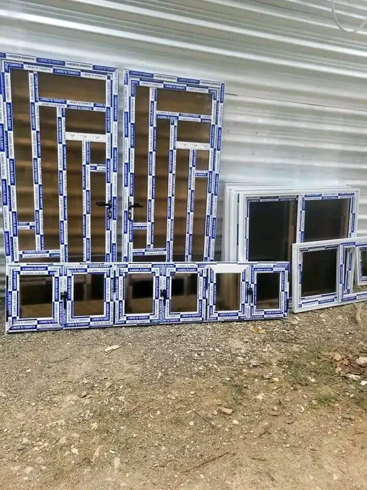 Portada de Diseños modernos en carpintería de aluminio y cristalería para tu hogar