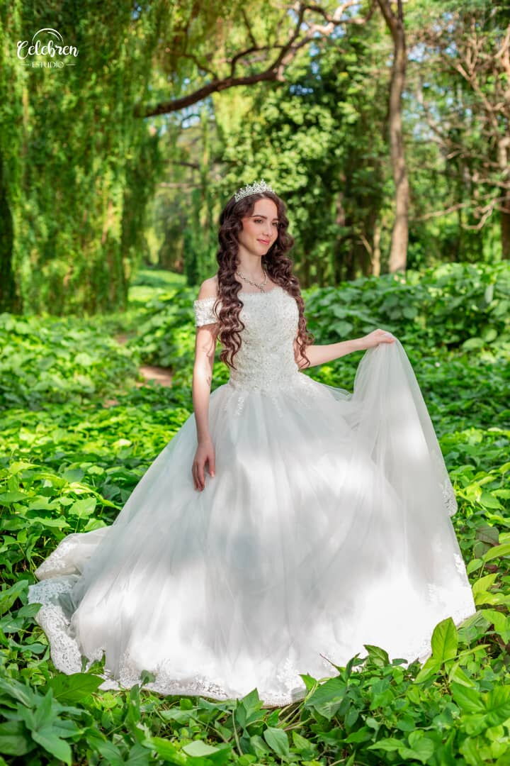Portada de Sesión fotográfica de quinceañera con oferta especial en julio