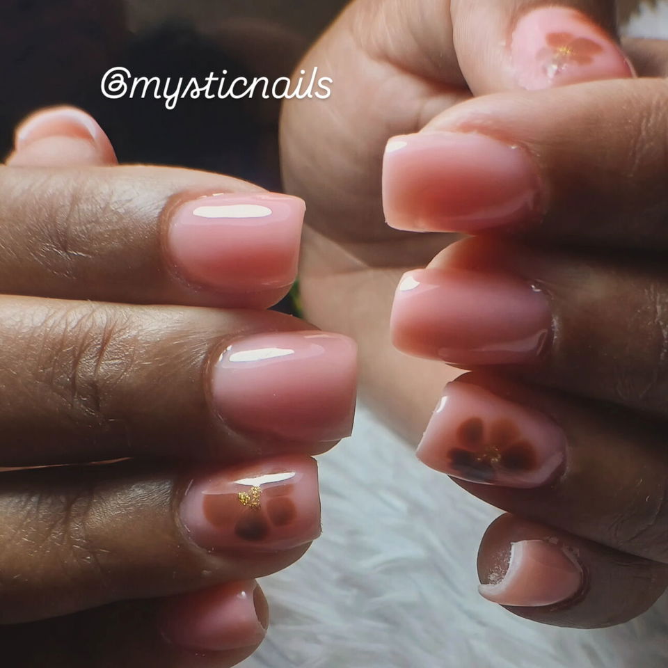Portada de Manicuría profesional en gel y acrílico