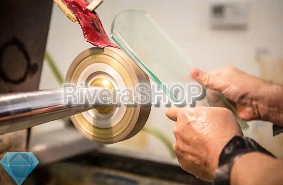 Portada de Taller especializado en Herrajes y Manufactura de Vidrio