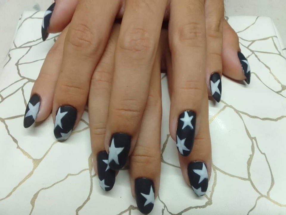 Portada de Manicurí y pedicurí a domicilio con calidad y seriedad