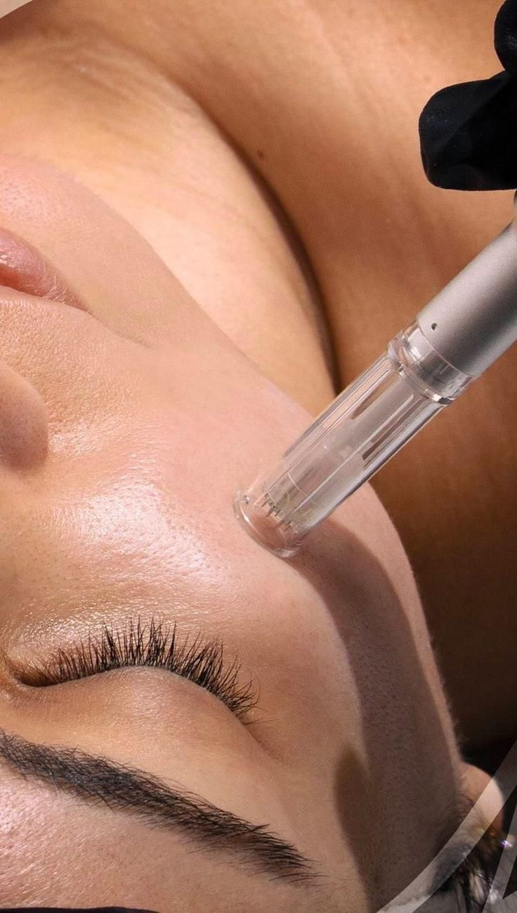 Portada de Aparatología facial – Tratamientos para rejuvenecer, reafirmar e hidratar tu piel