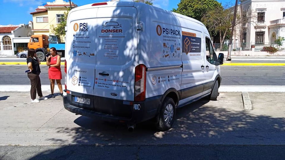 Portada de Personalización de vehículos y productos corporativos para empresas