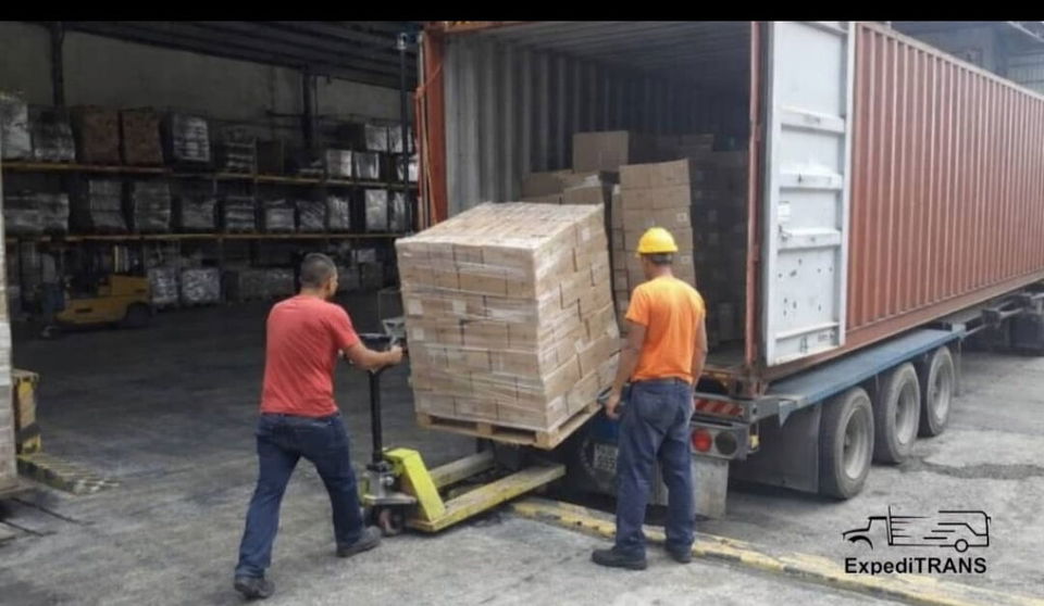 Portada de Transporte de contenedores a toda Cuba con Expeditrans