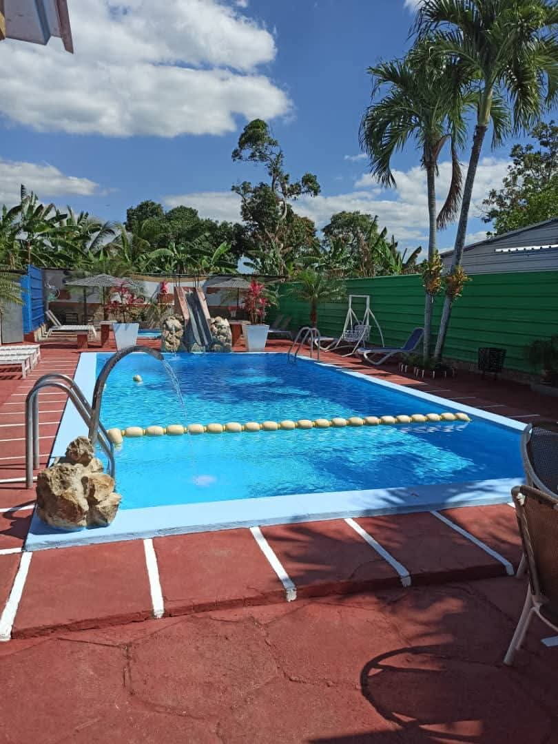Portada de Piscina para pasadía y pasanoche en Boyeros, Mulgoba
