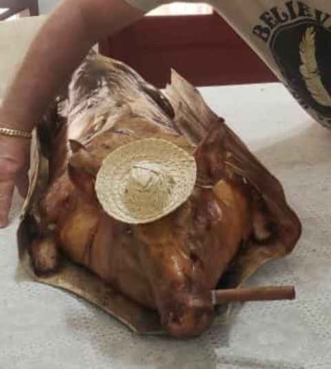 Portada de Cerdo asado con guarnición para eventos familiares y empresariales
