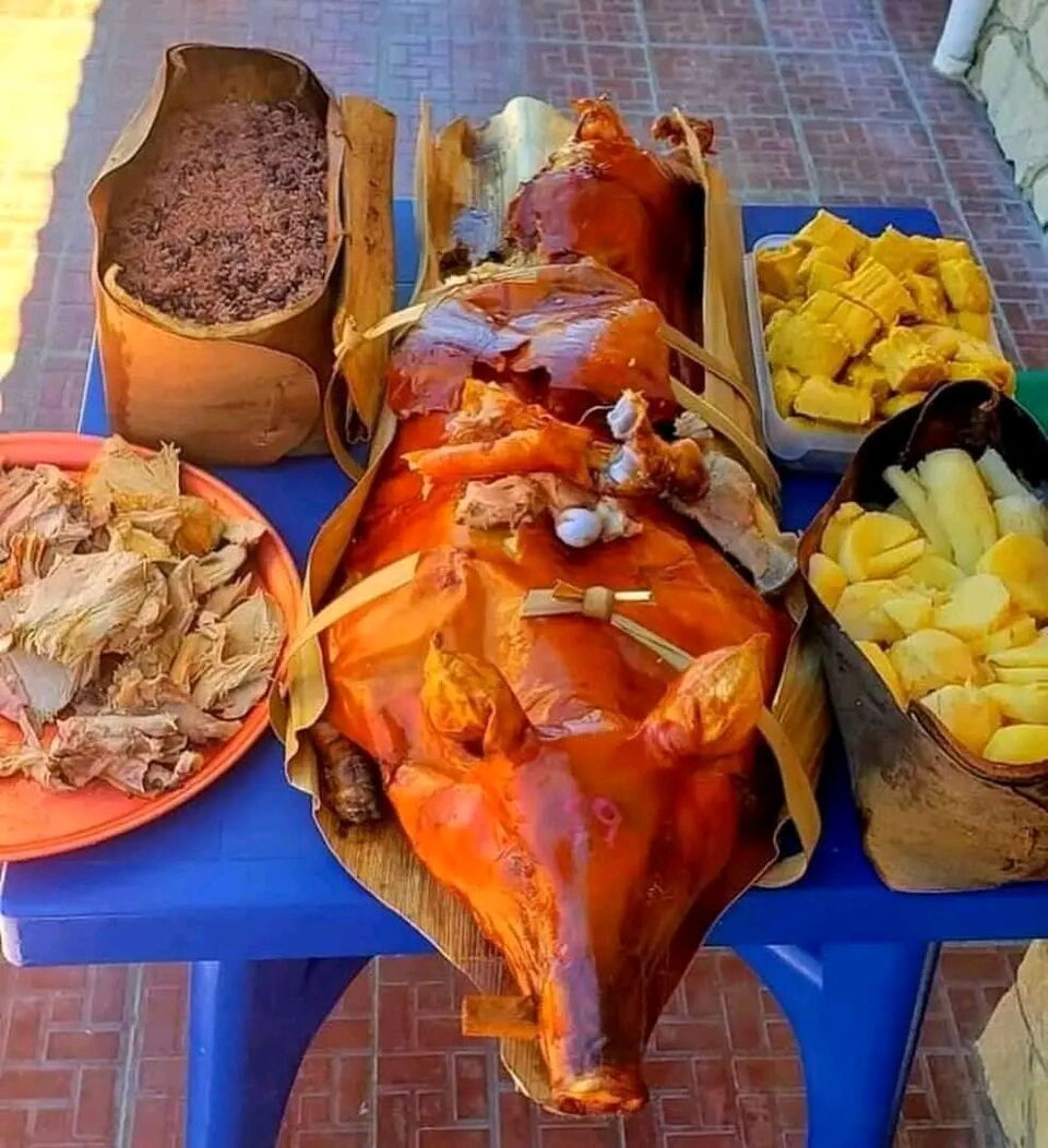 Portada de Cerdo asado entero para 50 comensales