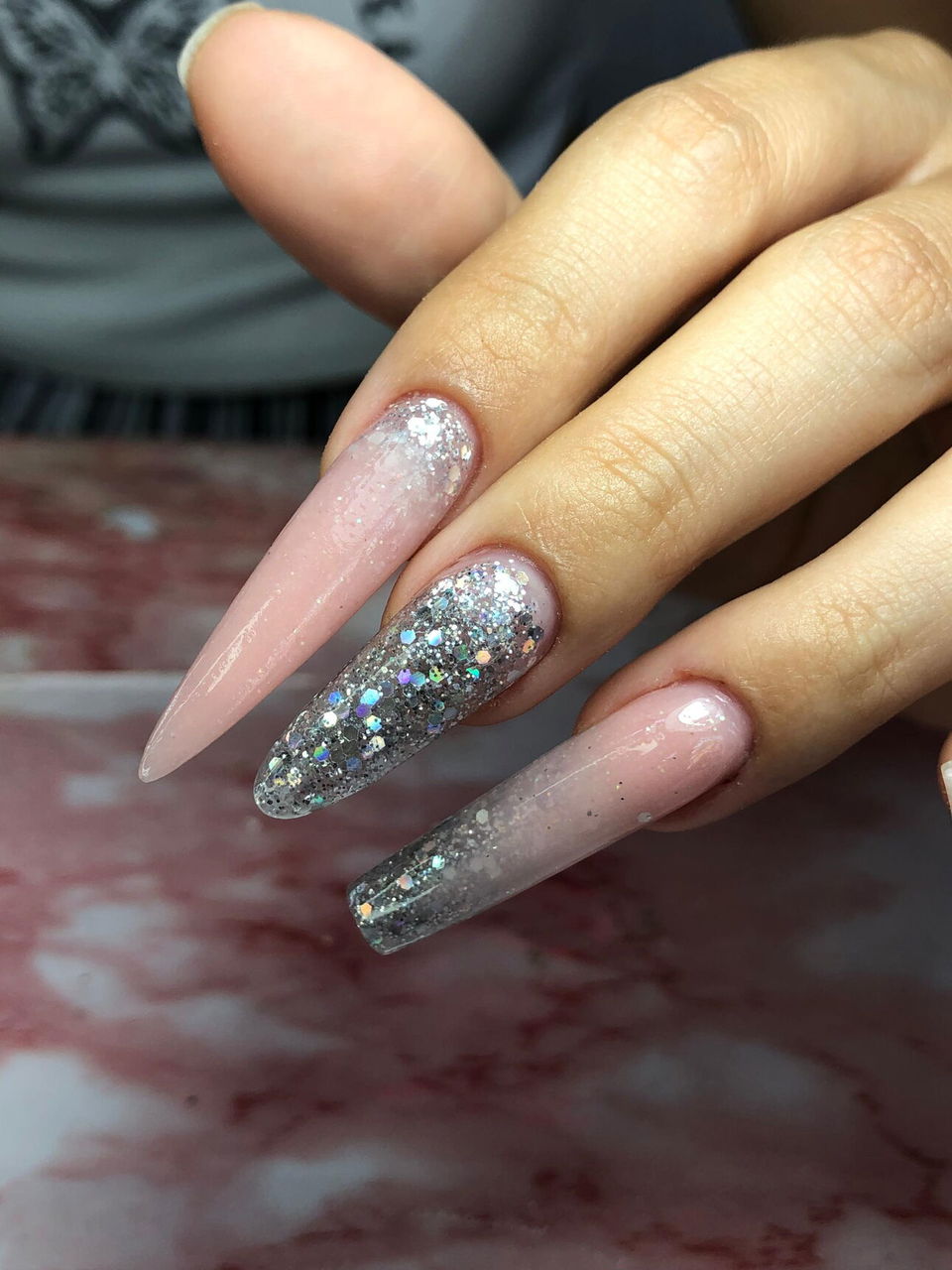 Portada de Manicura y pedicura con esmaltado de gel, base rubber y acrílico