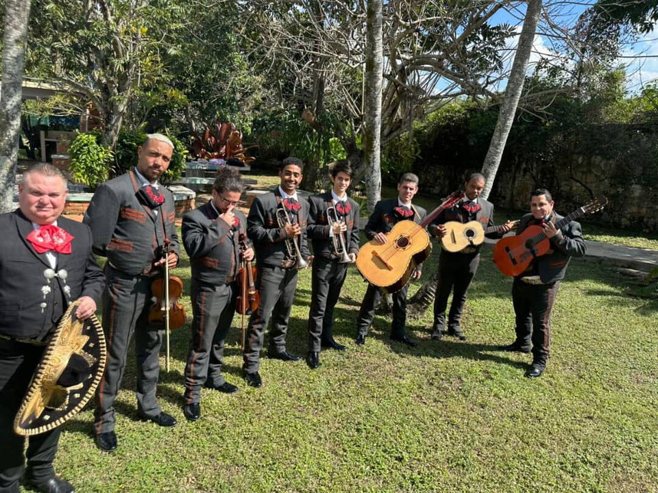 Portada de Mariachi Los Camperitos de Cuba para eventos