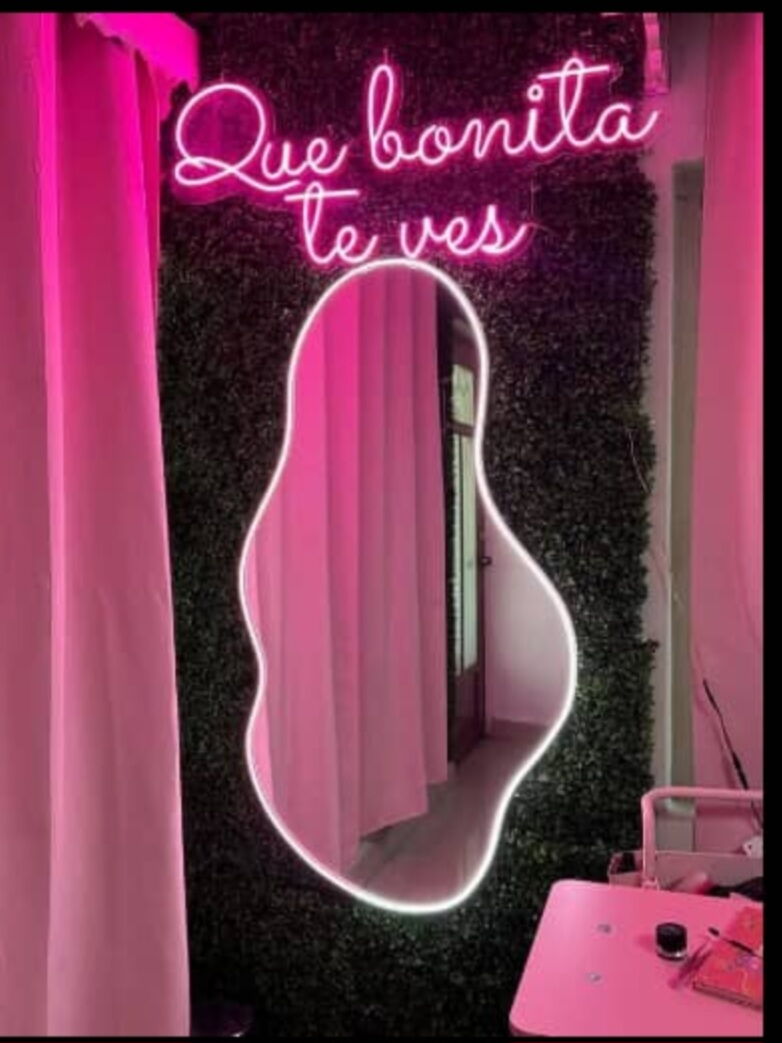 Portada de Decoración con carteles flex neón para tu negocio