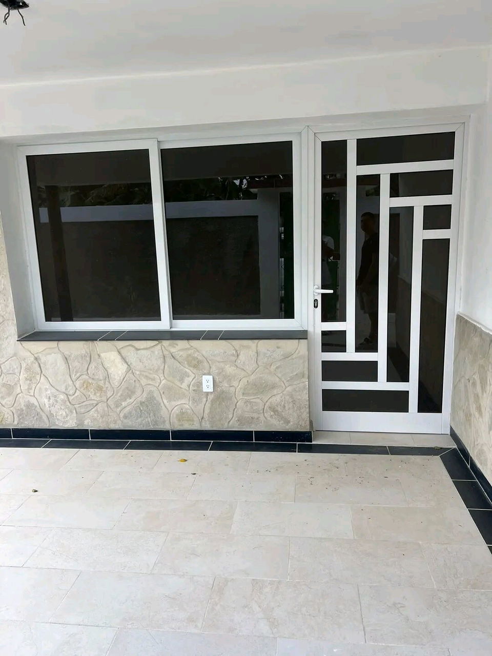 Portada de Carpintería de aluminio para el hogar con transporte y montaje incluido