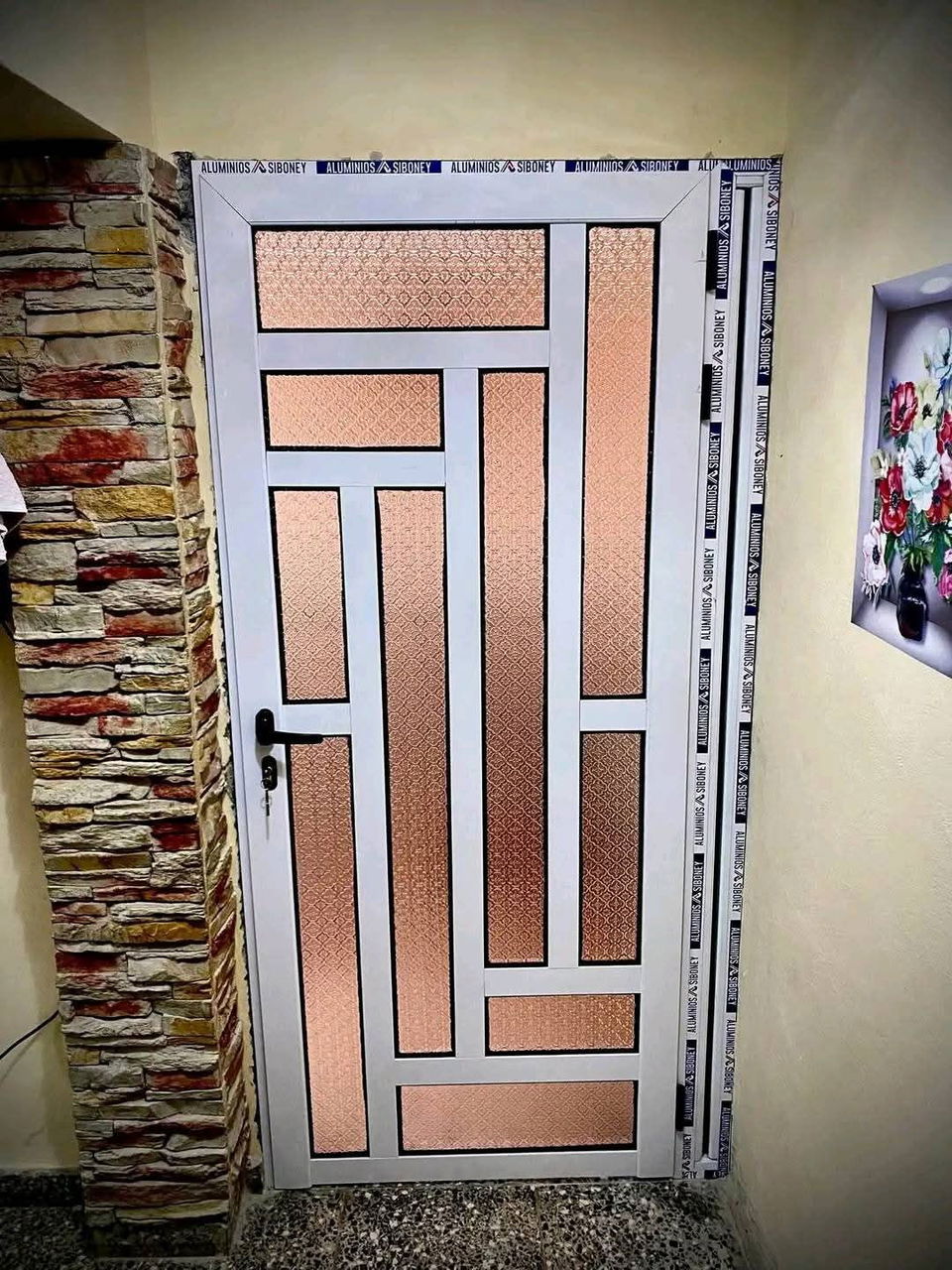 Portada de Puertas de aluminio y ventanas a medida