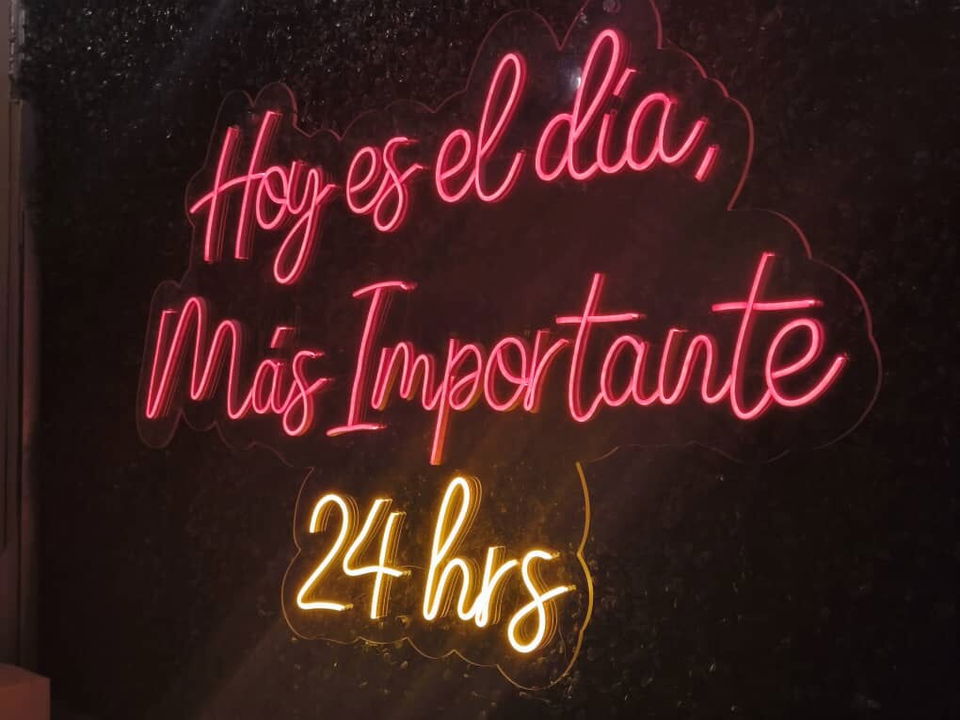 Portada de Carteles y señalética personalizada en La Habana
