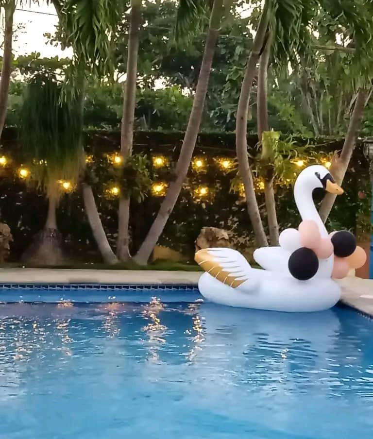 Portada de Piscina en Fontanar: pasadía o evento para 25 a 70 personas en Boyeros