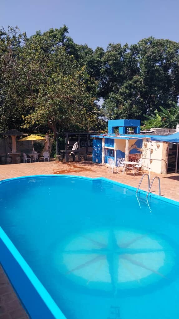 Portada de Piscina en Boyeros para Pasadía y Pasanoche