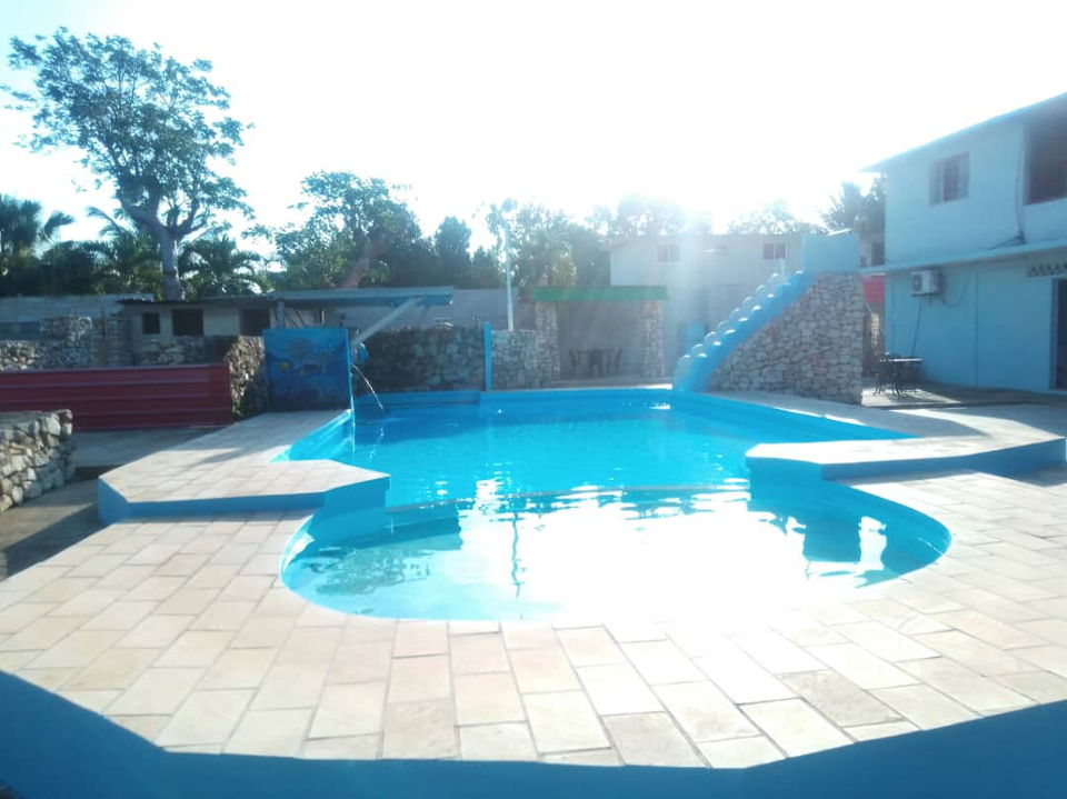 Portada de Pasadía en piscina en Boyeros: oferta especial para 25 personas