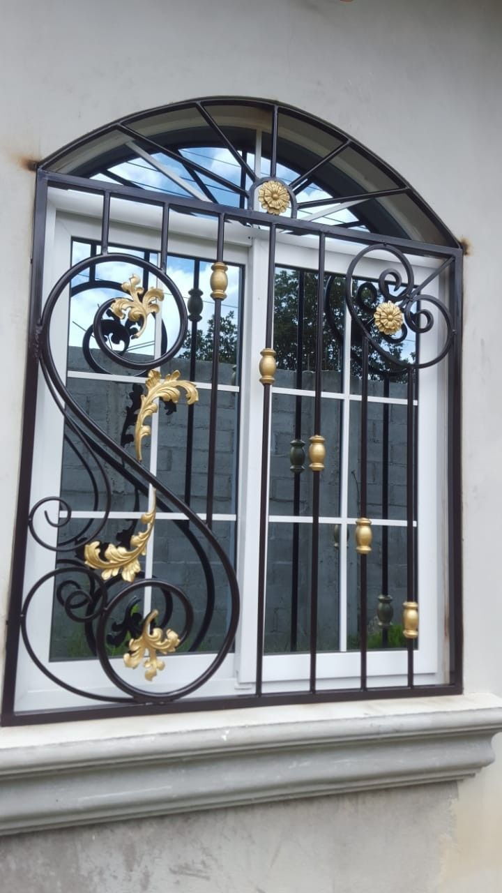 Portada de Cristalero especializado en instalación, reparación y restauración