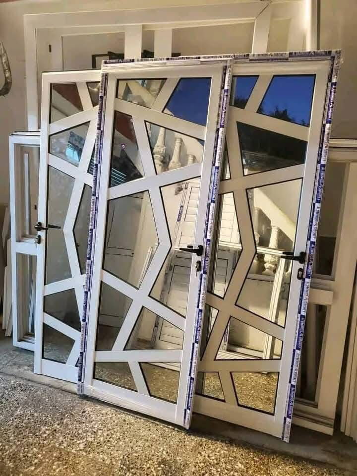 Portada de Puertas de aluminio y trabajos en aluminio en Marianao