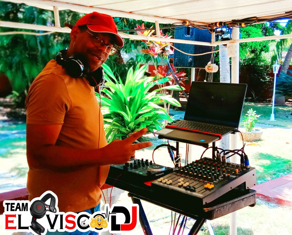 Portada de DJ, animación y pantallas para eventos en La Habana