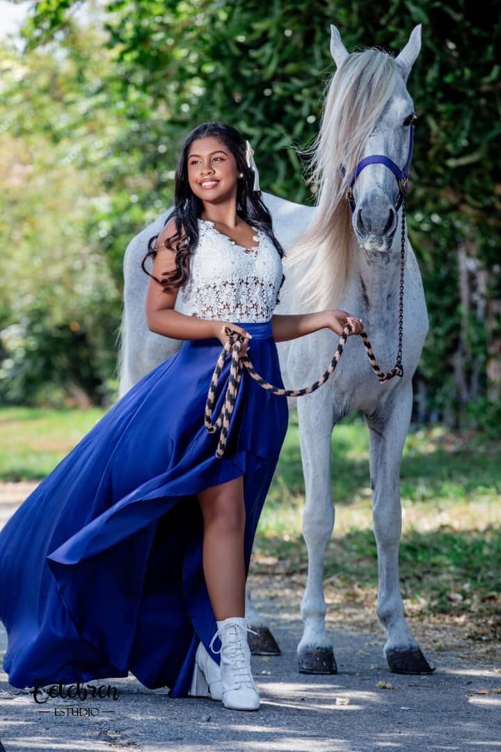 Portada de Sesión de Fotos para Quinceañeras en Estudio Celebren