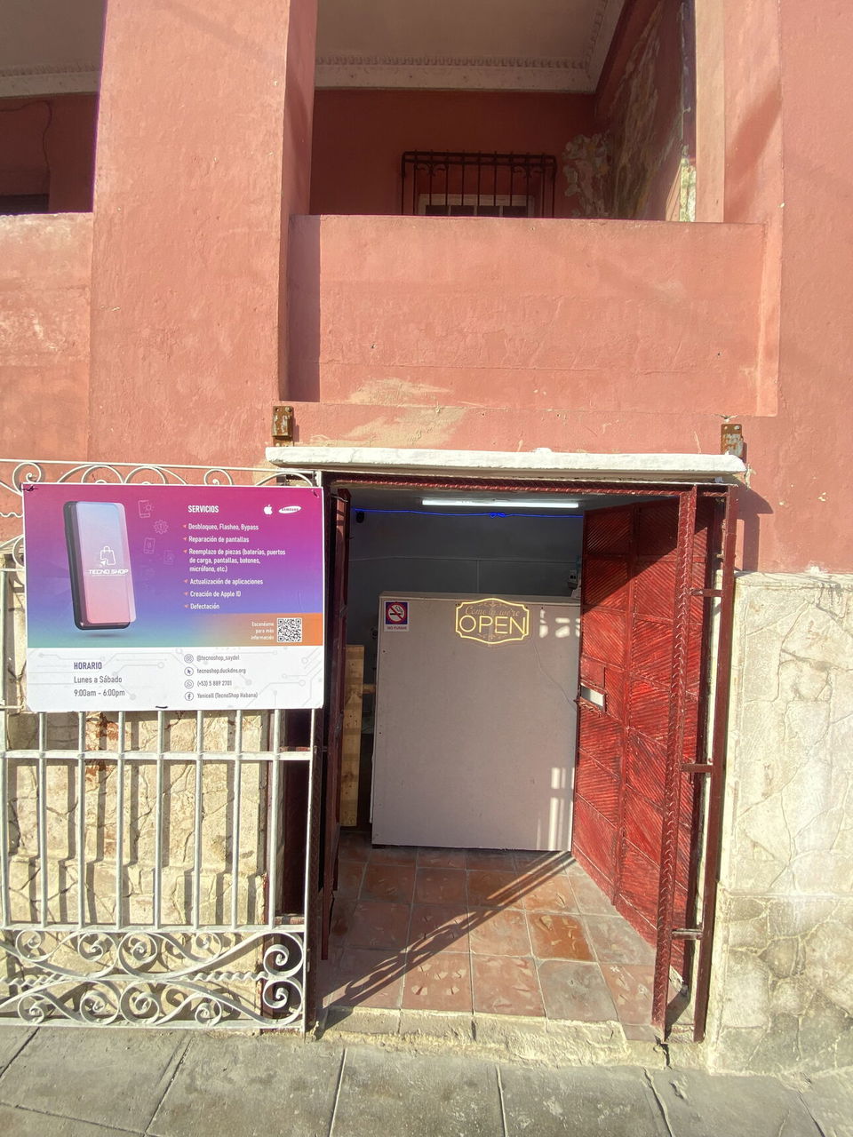 Portada de Taller de celulares en 10 de Octubre - Reparación y venta
