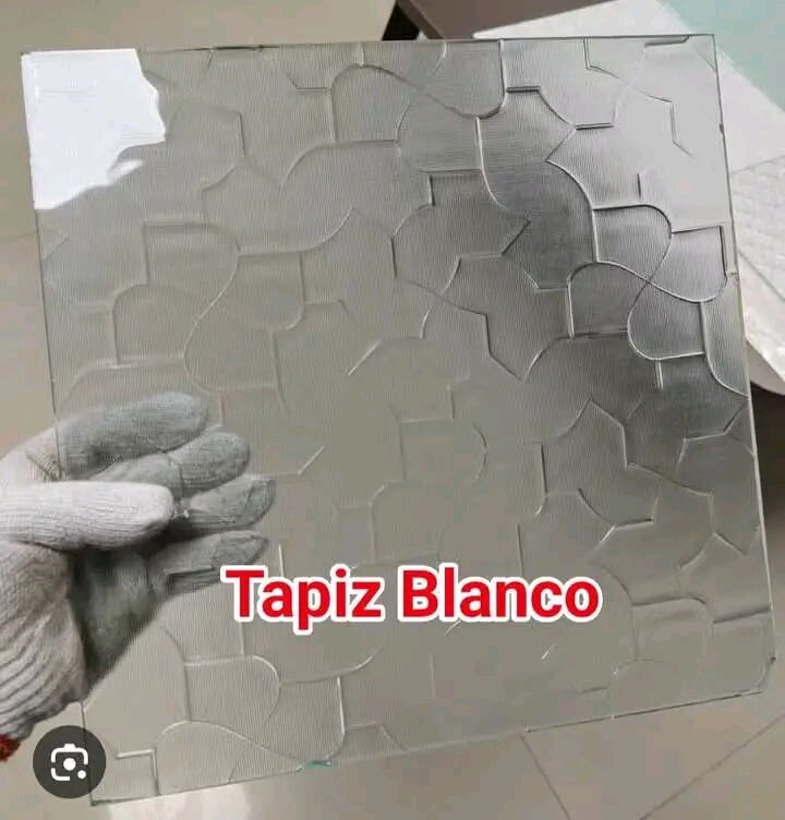 Portada de Cristalería en La Habana: montaje de cristales en puertas y ventanas