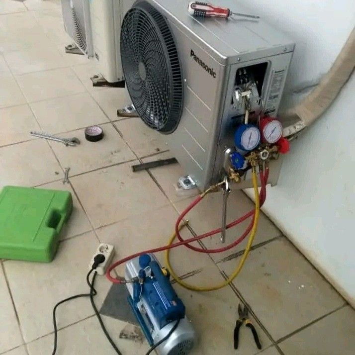 Portada de Mantenimiento y reparación de splits, aires acondicionados y refrigeración