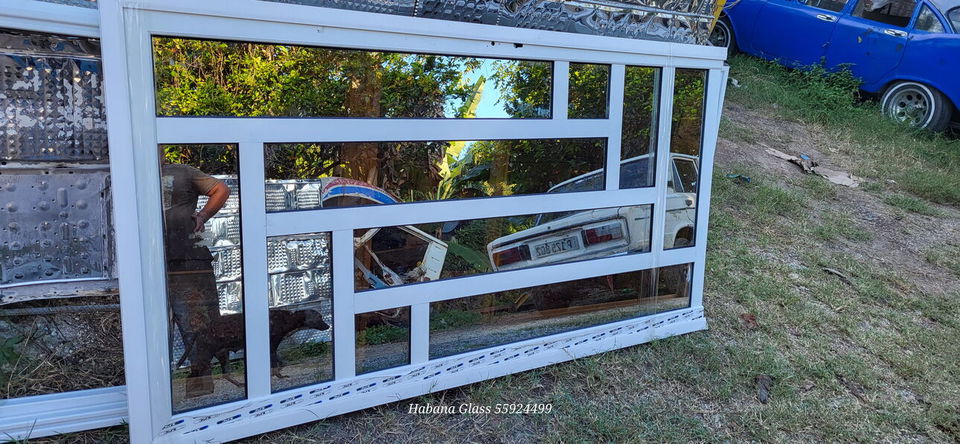 Portada de Fabricación profesional en aluminio y cristal en La Habana