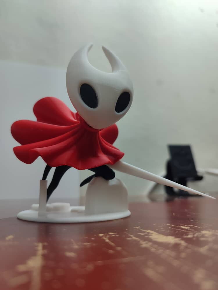 Portada de Figura de Hollow Knight y objetos en impresión 3D
