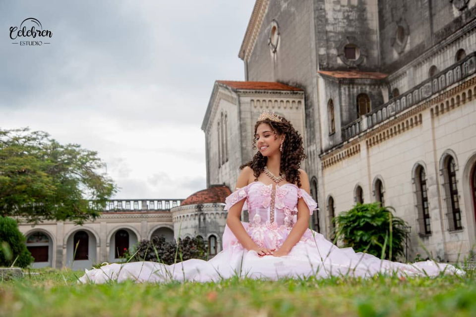 Portada de Fotos de 15: Oferta especial para quinceañeras en mayo