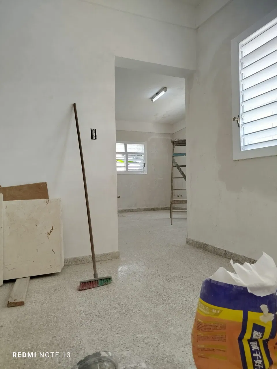 Portada de Pintura interior y exterior con reparación de grietas
