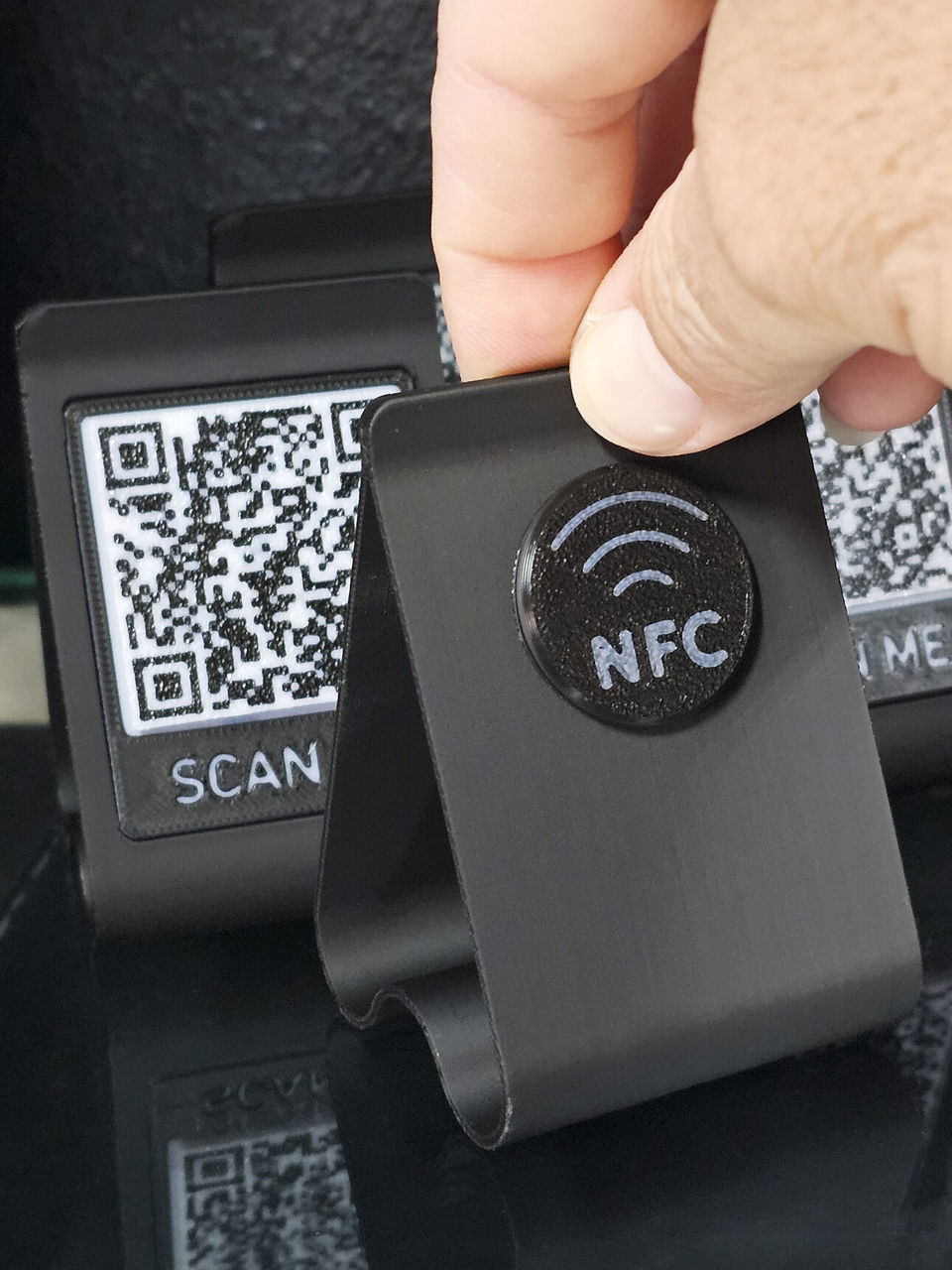 Portada de Artículos publicitarios personalizados: llaveros, porta celulares, QR, NFC y logos corpóreos