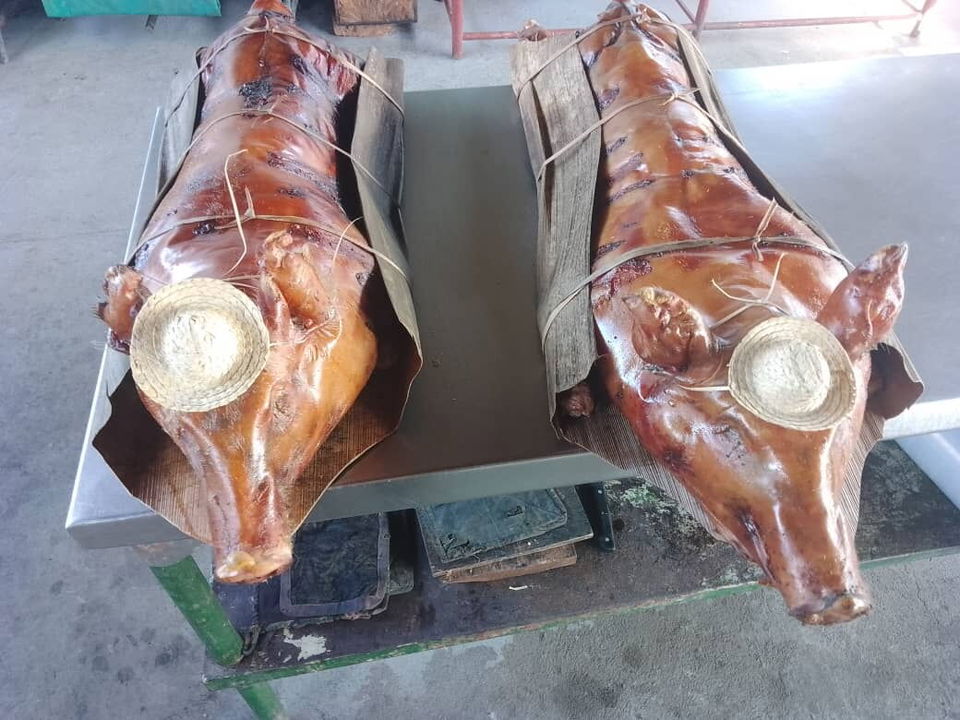 Portada de Cerdo asado al carbón para 80 comensales