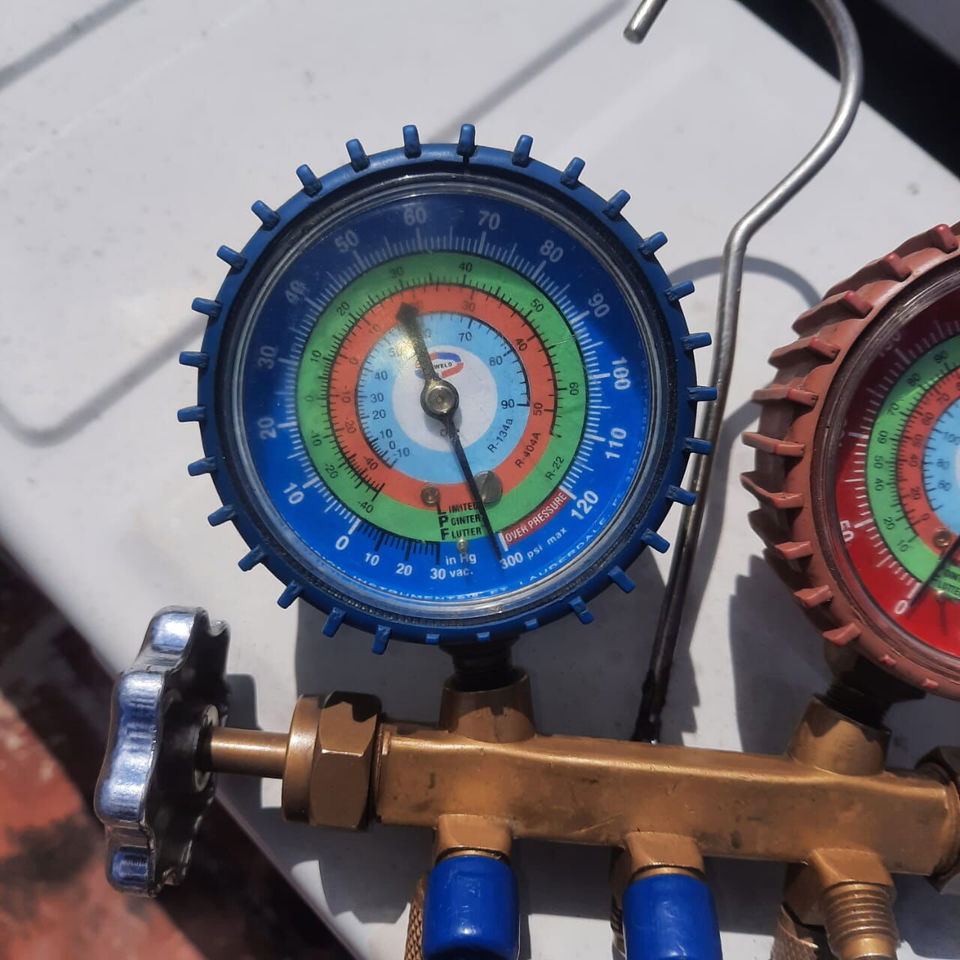 Portada de Instalación, mantenimiento y recarga de gas para equipos Split