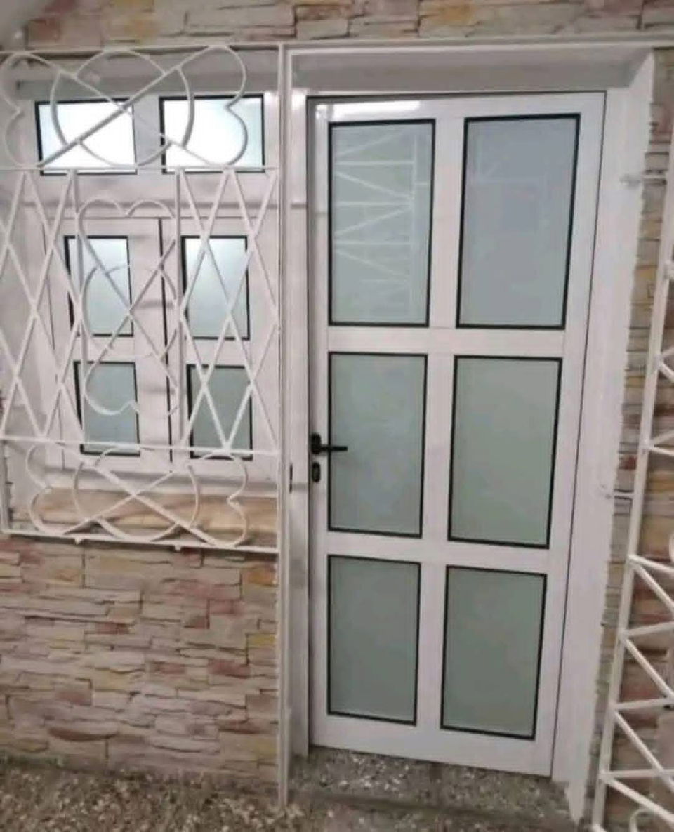 Portada de Marquetería de aluminio y cristal a la medida