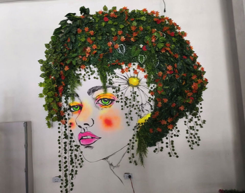 Portada de Murales con plantas artificiales y pintura artística